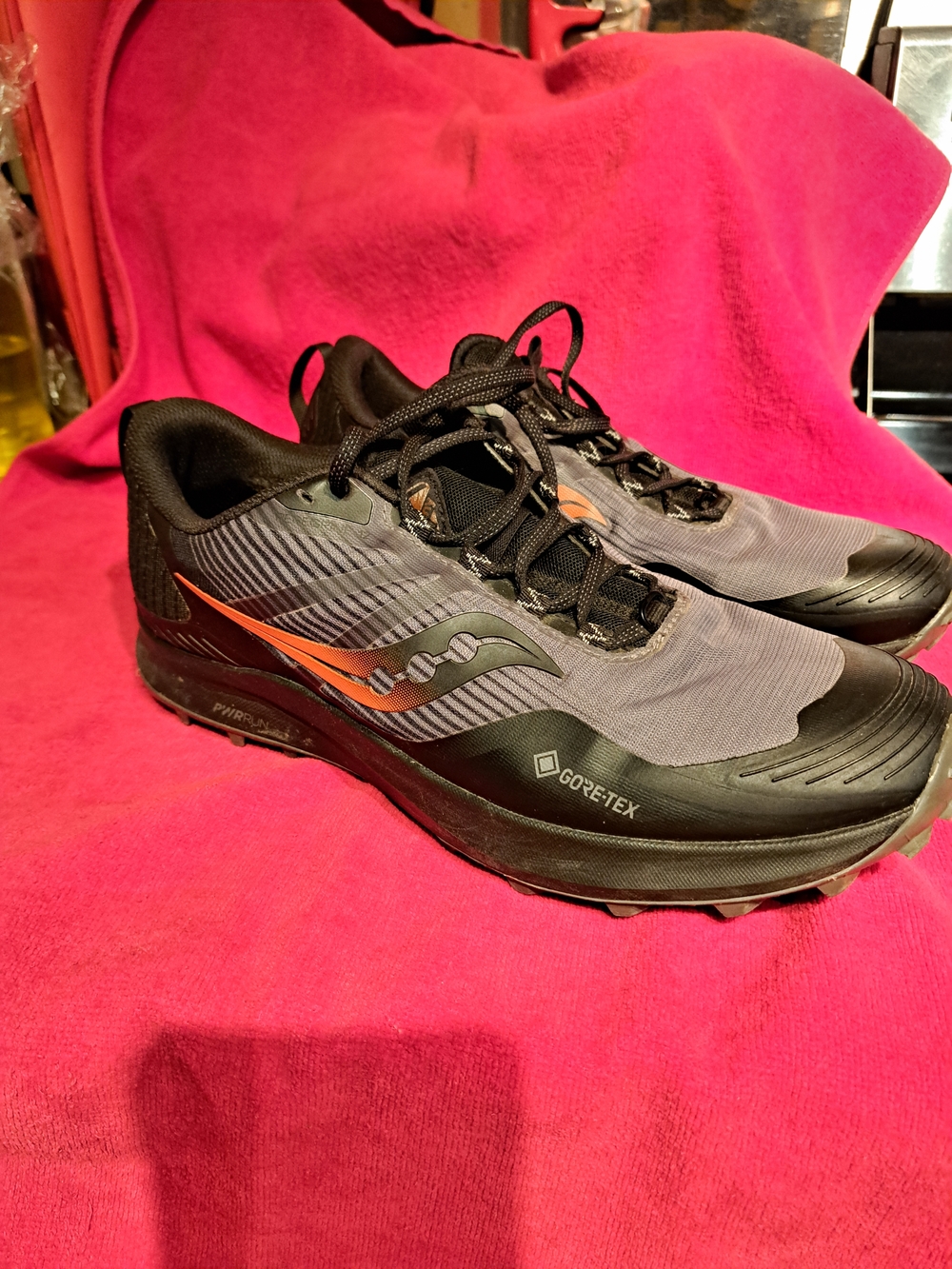 Saucony Men's Black and Gray Trail Running Shoes with Orange Accent